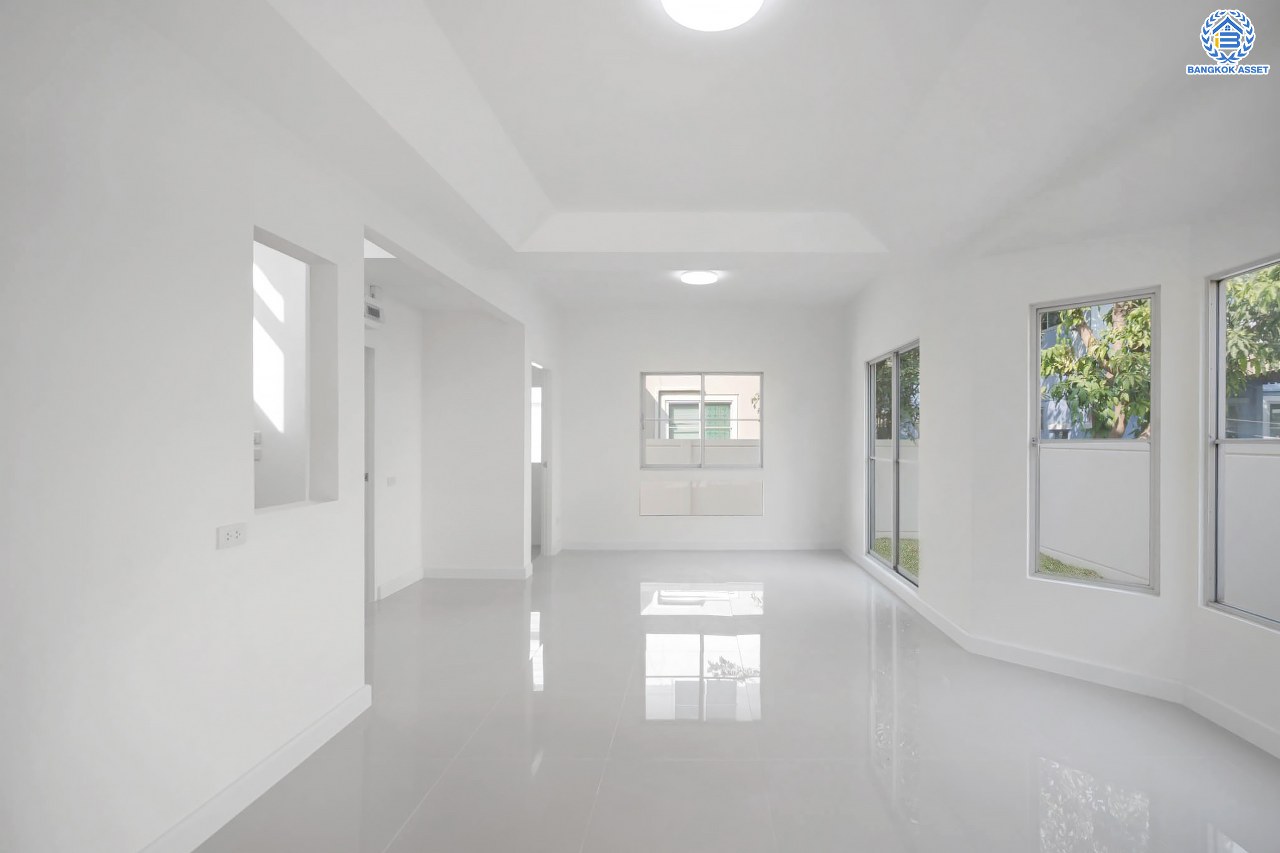 บ้านมือสองตกแต่งใหม่ โครงการ พฤกษ์ลดา1 บางใหญ่ บนเนื้อที่ 50 ตร.ว. ฟังก์ชัน 4 ห้องนอน (ห้องนอนชั้นล่าง 1 ห้อง) 2 ห้องน้ำ 2 ที่จอดรถ ทำเลเดินทางสะดวก เชื่อมต่อถนนกาญจนาภิเษก ใกล้รถไฟฟ้าสายสีม่วง "สถานีคลองบางไผ่" และทางด่วน "กาญจนาภิเษก"